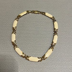 Vtg 70s Monet Enamel Cream Gold Tone Necklace